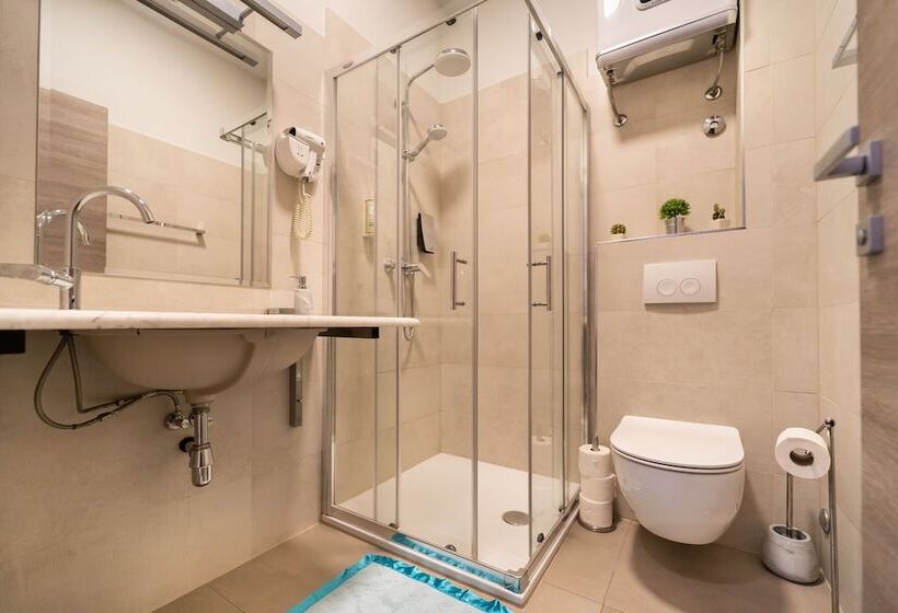 تختخواب و صبحانه Tifani Luxury Rooms