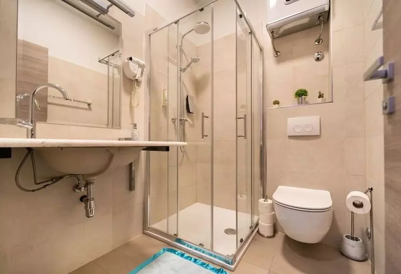 تختخواب و صبحانه Tifani Luxury Rooms