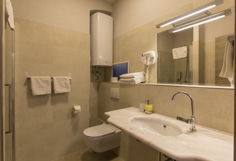 تختخواب و صبحانه Tifani Luxury Rooms