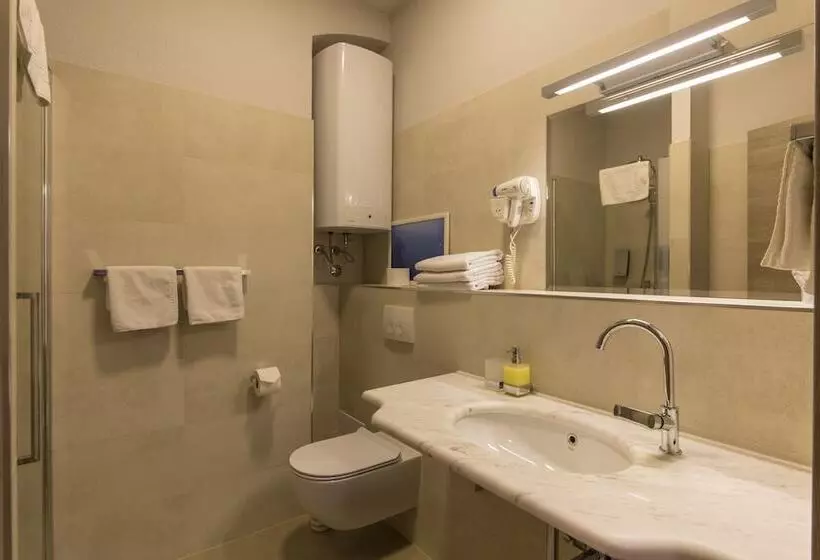 تختخواب و صبحانه Tifani Luxury Rooms