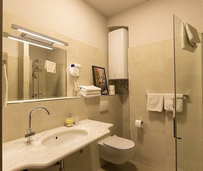 تختخواب و صبحانه Tifani Luxury Rooms