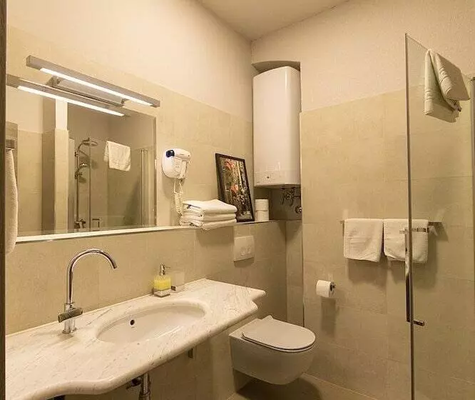 تختخواب و صبحانه Tifani Luxury Rooms