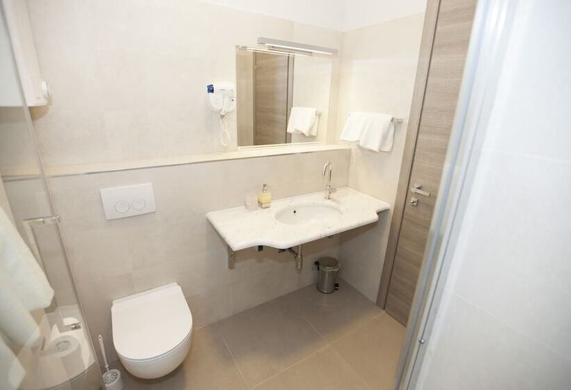 تختخواب و صبحانه Tifani Luxury Rooms