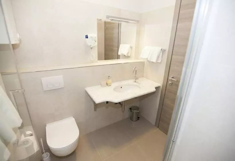 تختخواب و صبحانه Tifani Luxury Rooms