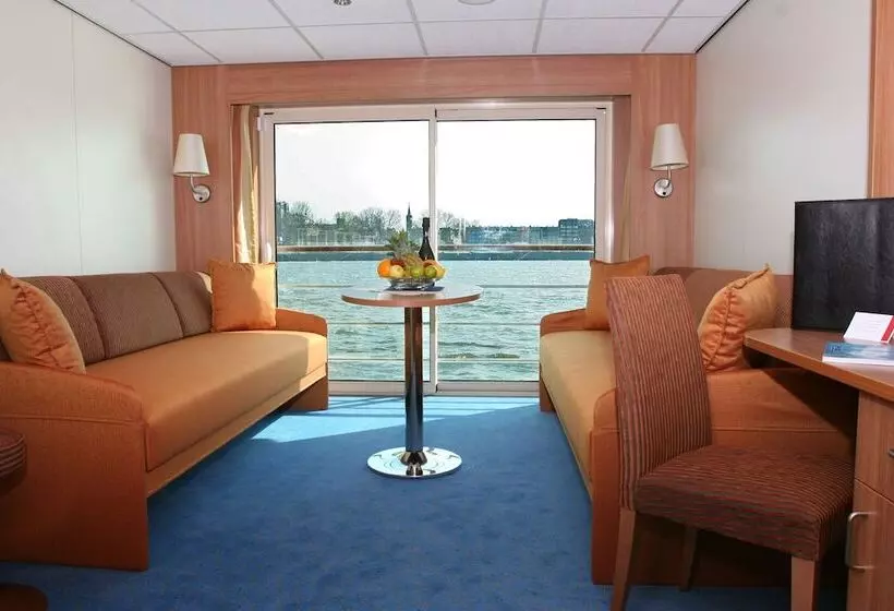 Crossgates Hotelship Hafen   Neuss