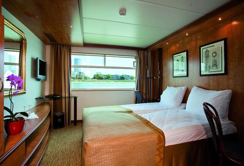 Crossgates Hotelship Hafen   Neuss