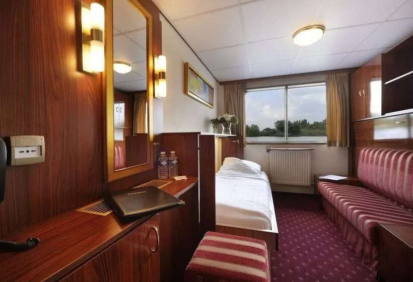 Crossgates Hotelship Hafen   Neuss