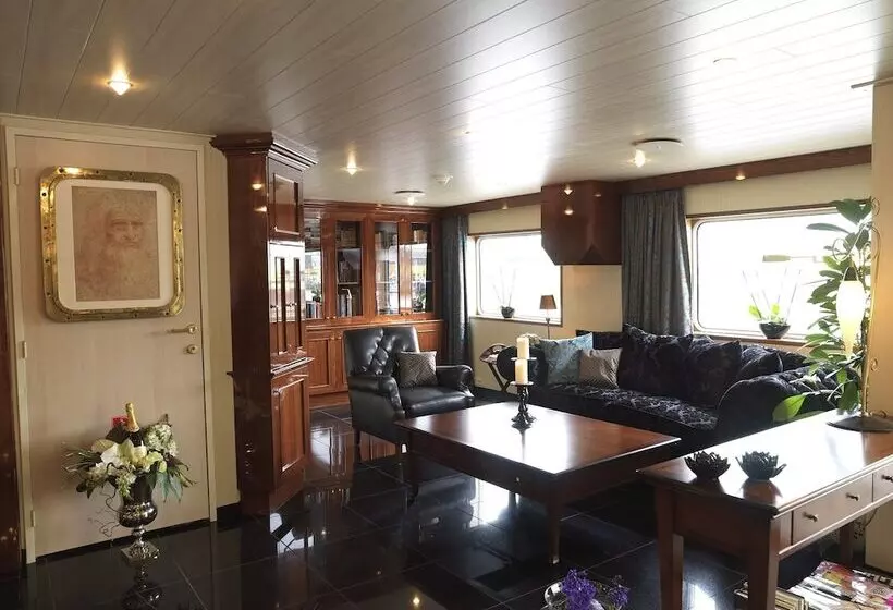 Crossgates Hotelship Hafen   Neuss