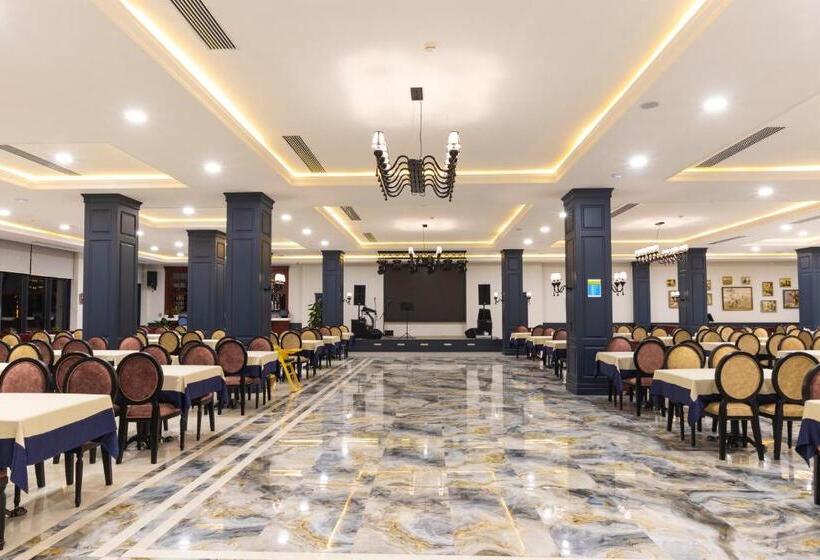 هتل Macara Lake Park