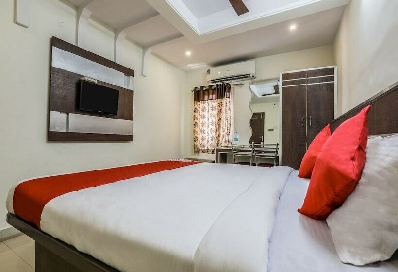 ホテル Madhura Inn By Oyo