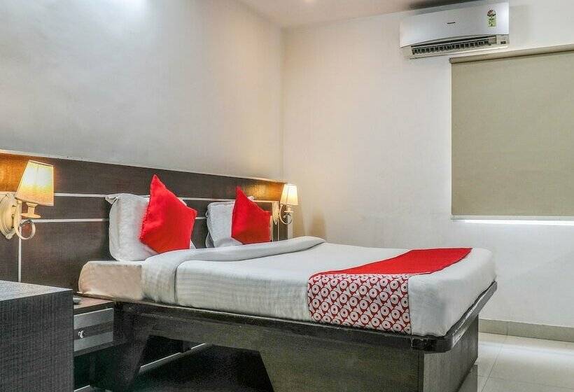 ホテル Madhura Inn By Oyo