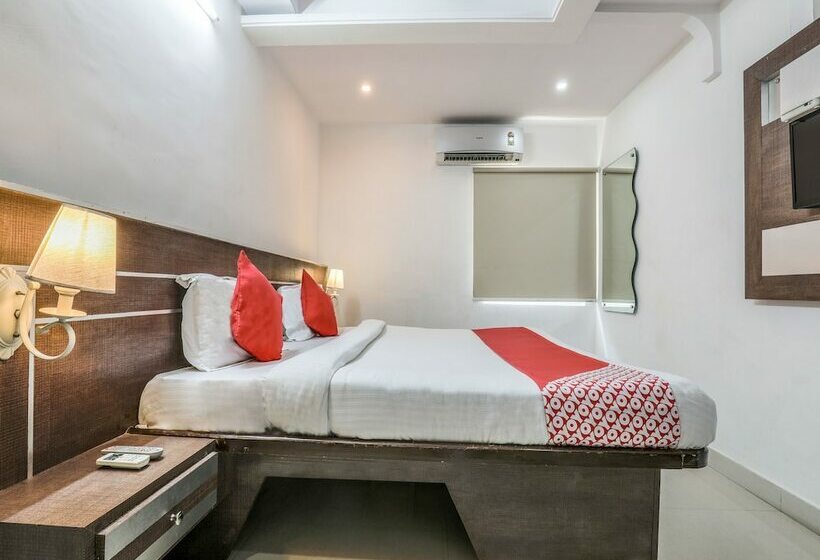 ホテル Madhura Inn By Oyo