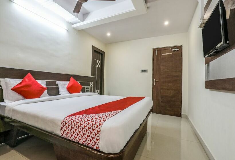 ホテル Madhura Inn By Oyo