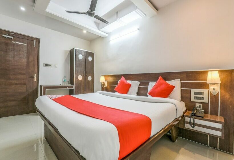 ホテル Madhura Inn By Oyo