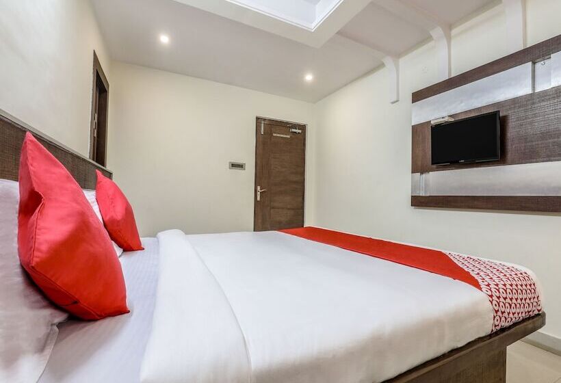 ホテル Madhura Inn By Oyo