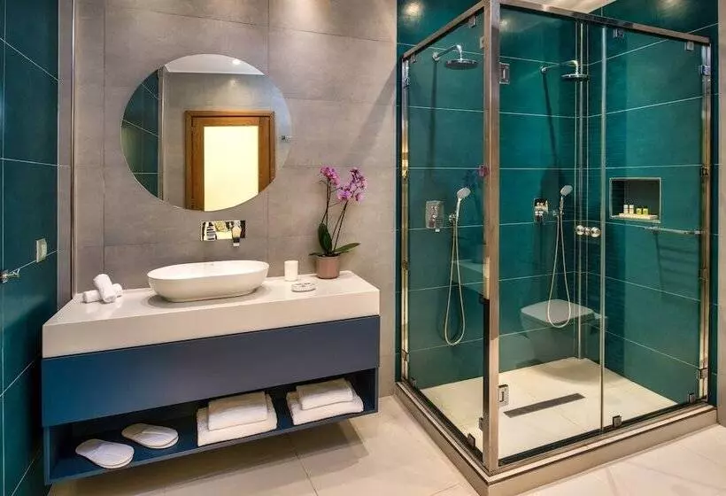 پانسیون Akra Suites & Spa