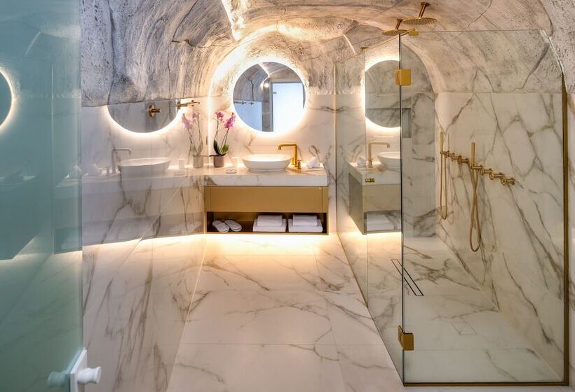 پانسیون Akra Suites & Spa