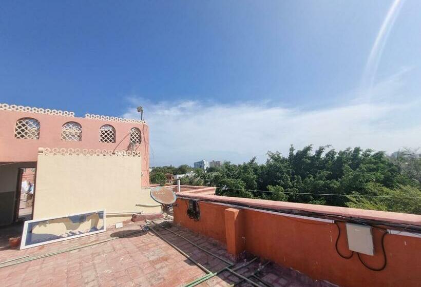 پانسیون Nyali Links Road Homestay Room 72