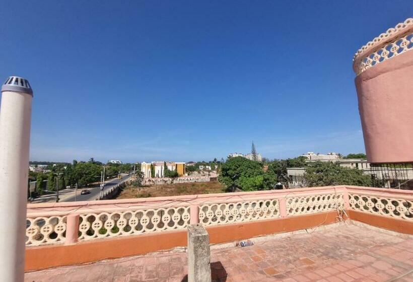 پانسیون Nyali Links Road Homestay Room 72