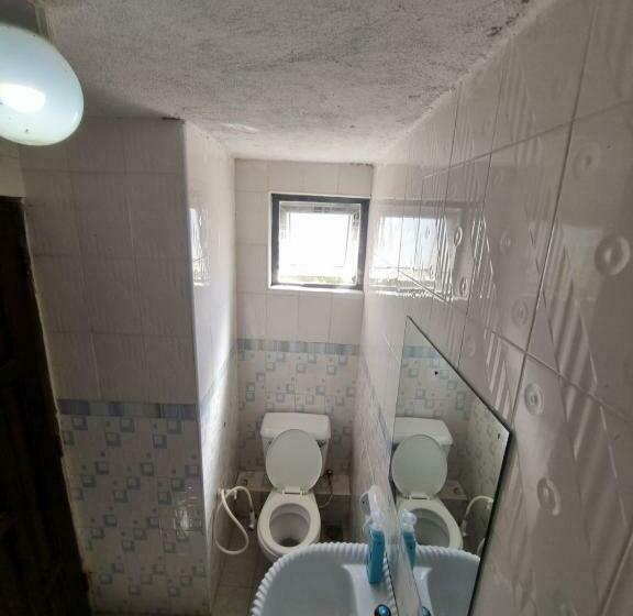 پانسیون Nyali Links Road Homestay Room 72