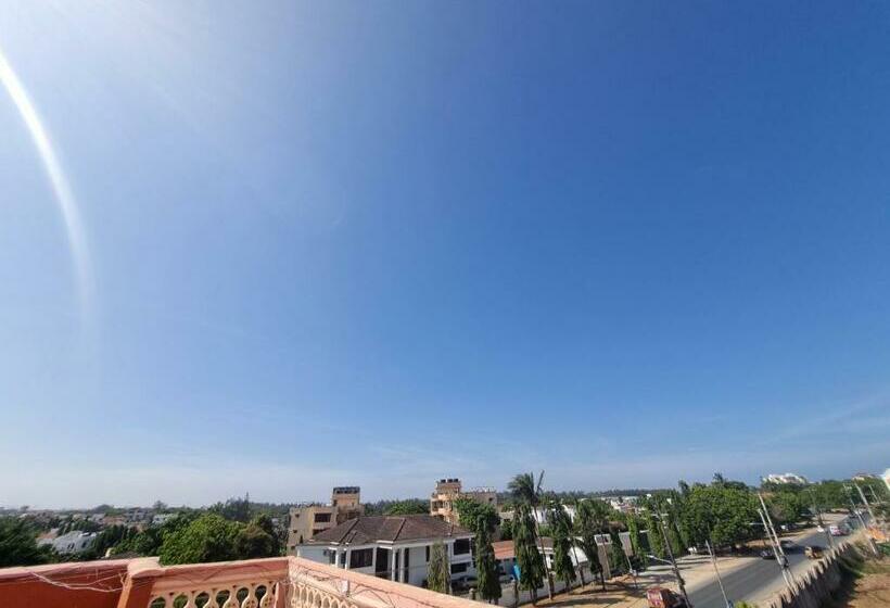 پانسیون Nyali Links Road Homestay Room 72