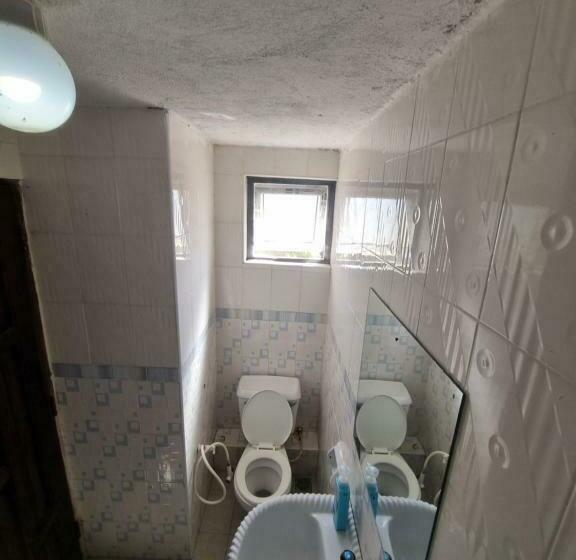 پانسیون Nyali Links Road Homestay Room 72