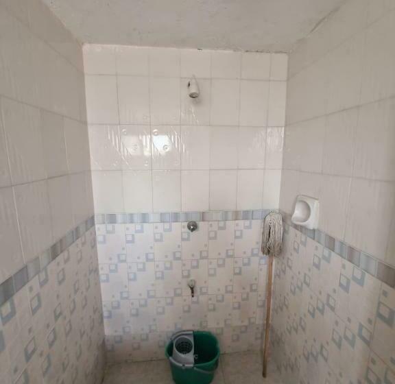 پانسیون Nyali Links Road Homestay Room 72