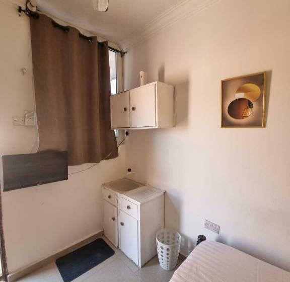 پانسیون Nyali Links Road Homestay Room 72