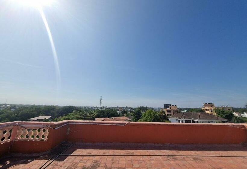 پانسیون Nyali Links Road Homestay Room 72