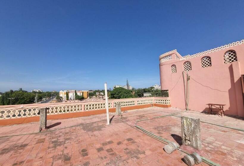 پانسیون Nyali Links Road Homestay Room 72