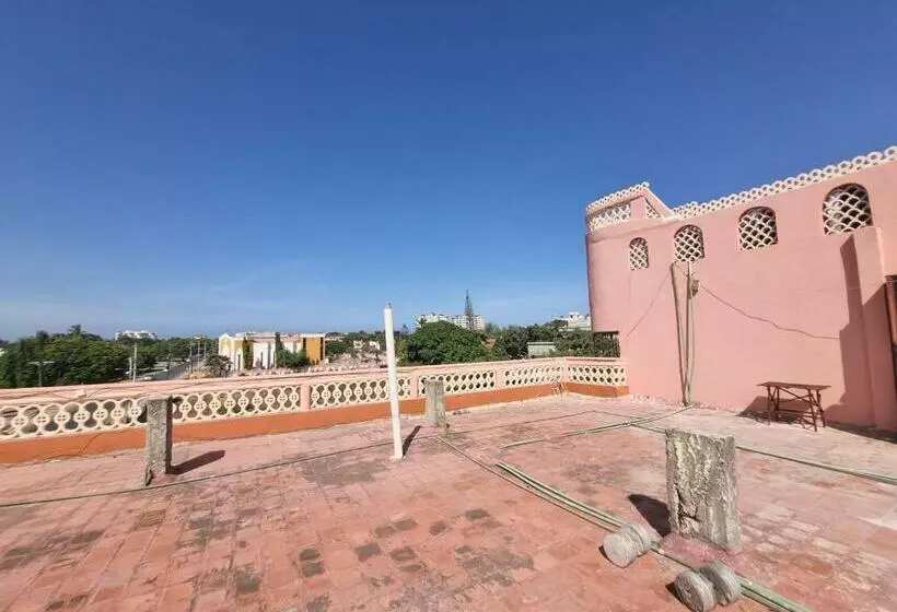 پانسیون Nyali Links Road Homestay Room 72