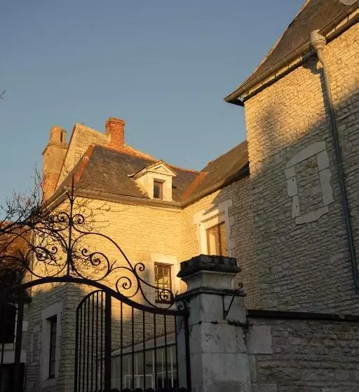 Majatalo L Escapade Place Voltaire