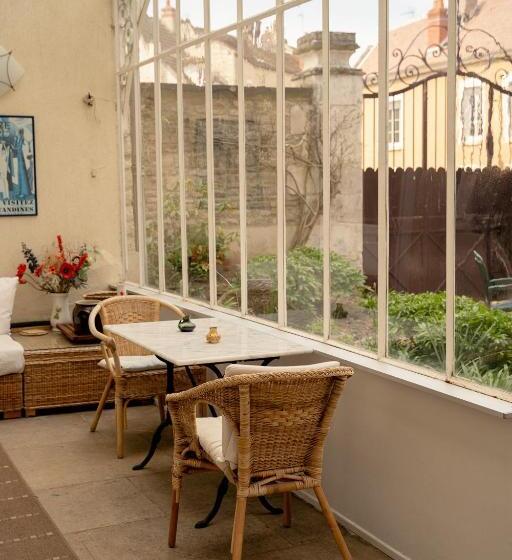 膳宿费 L Escapade Place Voltaire