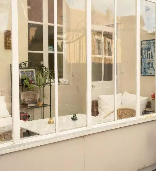 Majatalo L Escapade Place Voltaire