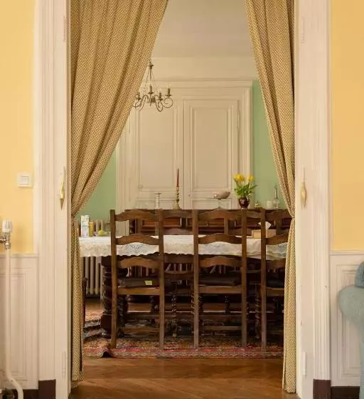 Majatalo L Escapade Place Voltaire