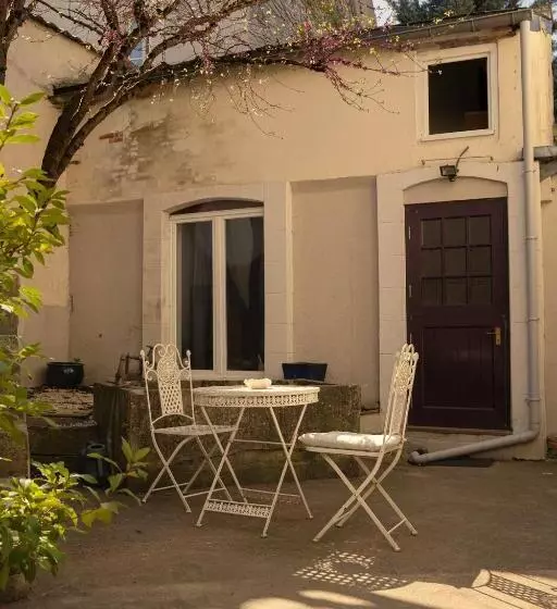 Majatalo L Escapade Place Voltaire