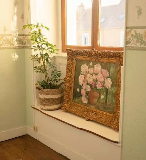 Majatalo L Escapade Place Voltaire