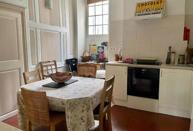 Majatalo L Escapade Place Voltaire