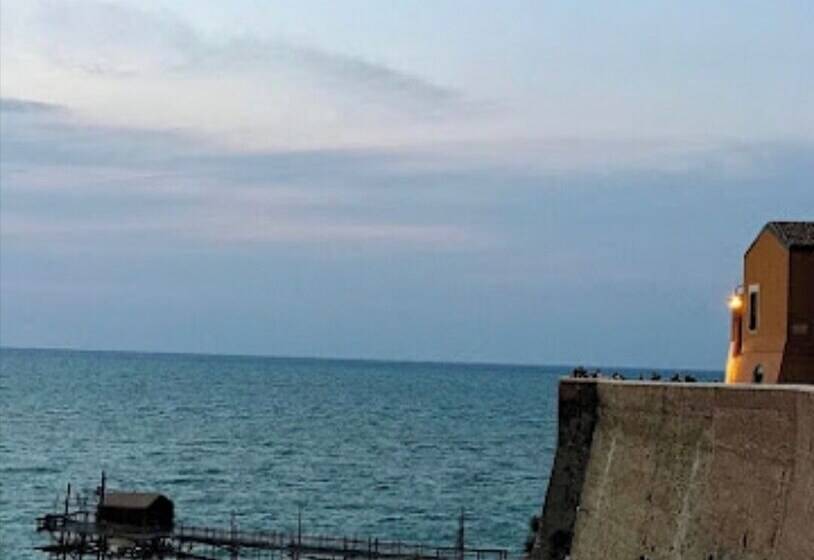پانسیون Room In Bb  Stunning Quadruple Room In Ancient Masseria Near The Sea In A Quiet Olive Trees