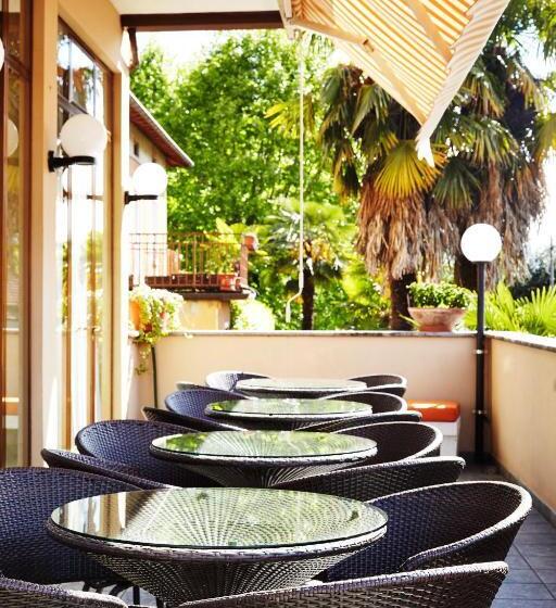 בית מלון כפרי 2000