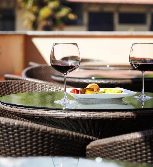 בית מלון כפרי 2000