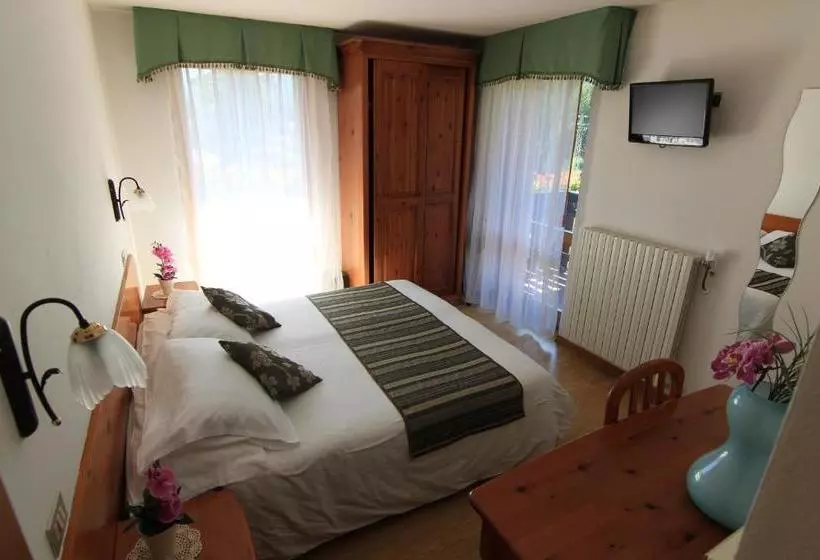 Otel Albergo Ristorante Cacciatori