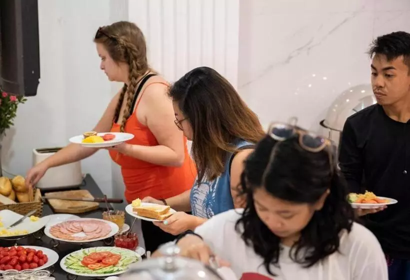 هتل Helios Legend