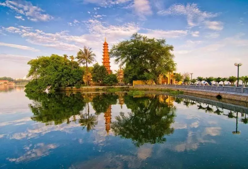 هتل Helios Legend