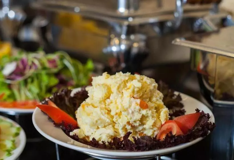 هتل Helios Legend