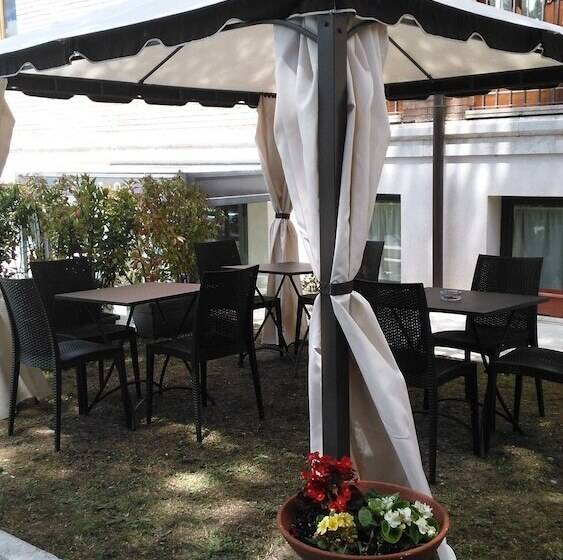 Отель I Platani