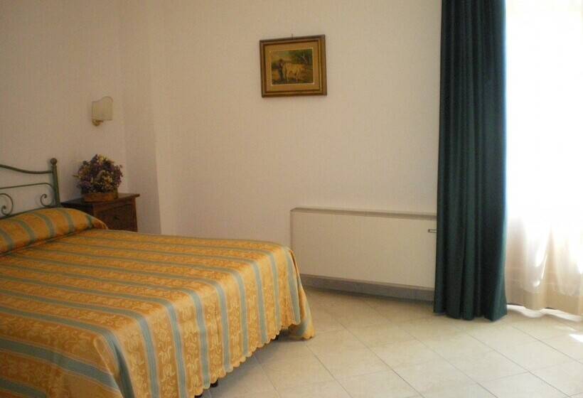 Отель I Platani