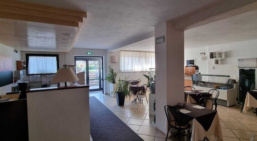 Отель I Platani