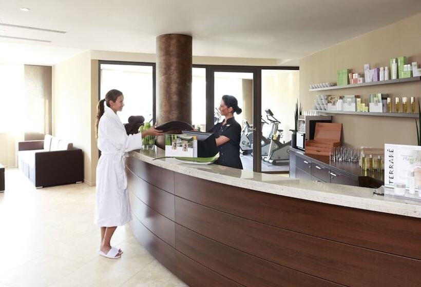 L Arrivée Hotel & Spa