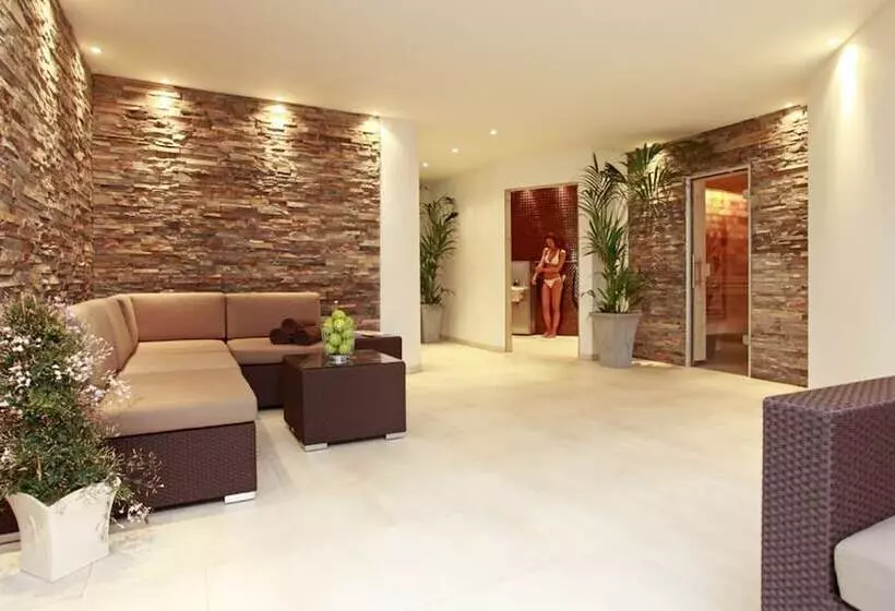 L Arrivée Hotel & Spa